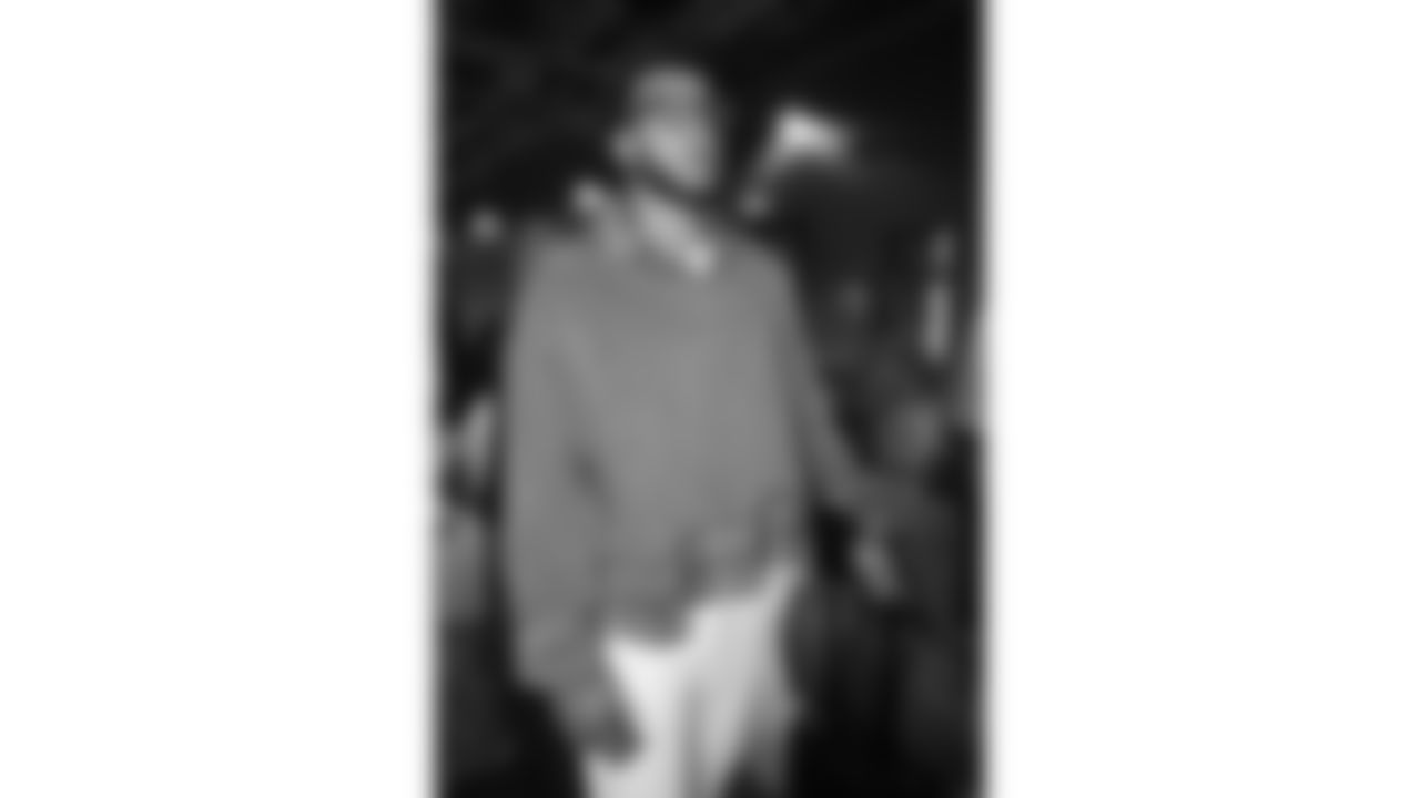 Kansas City Chiefs defensive back Jaden Hicks (21) arrives prior to a week 13 NFL football game against the Dallas Cowboys on Thursday, November 27, 2025 in Arlington, TX.