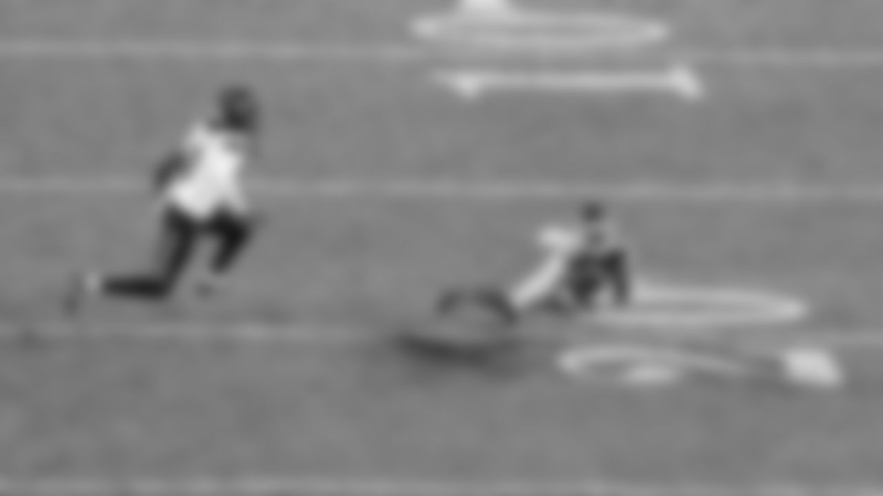 Kansas City Chiefs wide receiver Hollywood Brown (5) catches a first down pass during an NFL week 14 matchup against the Houston Texans, Sunday December 7, 2025.