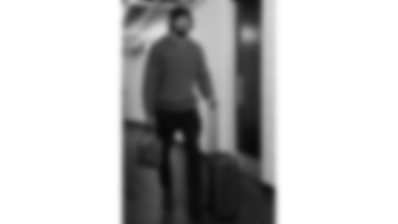 Kansas City Chiefs safety Bryan Cook (6) arrives at Allegiant Stadium for a week 18 NFL football game against the Las Vegas Raiders, Sunday, January 4, 2026 in Las Vegas, NV.