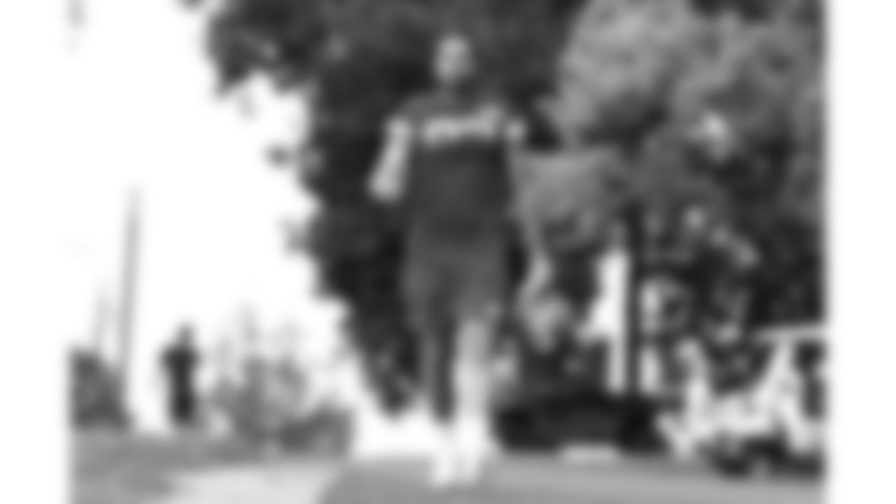 Kansas City Chiefs tight end Travis Kelce (87) walking down the hill before training camp on day 4 of practice Friday, July 25, 2025.