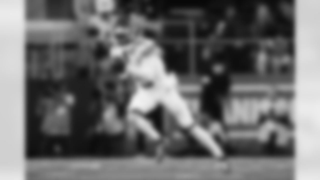 Kansas City Chiefs wide receiver Hollywood Brown (5) runs a route during a week 13 NFL football game against the Dallas Cowboys on Thursday, November 27, 2025 in Arlington, TX.