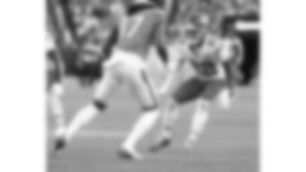 Kansas City Chiefs cornerback Trent McDuffie (22) follows a Broncos receiver during a week 11 NFL Football game against the Denver Broncos on Sunday, November 16, 2025 in Denver, Colorado.