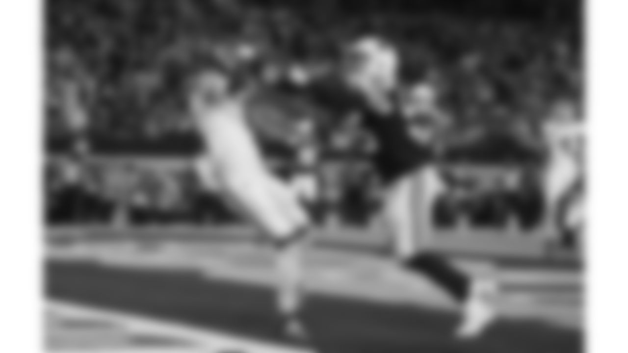 Kansas City Chiefs wide receiver Hollywood Brown (5) catches a touchdown pass during a week 13 NFL football game against the Dallas Cowboys on Thursday, November 27, 2025 in Arlington, TX.