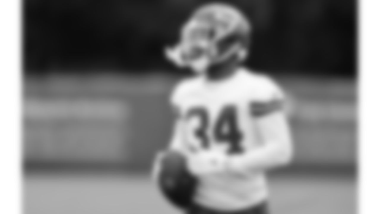 Kansas City Chiefs safety Mike Edwards (34) practices during phase 3 of OTAs on Thursday June 12, 2025 in Kansas City, MO.