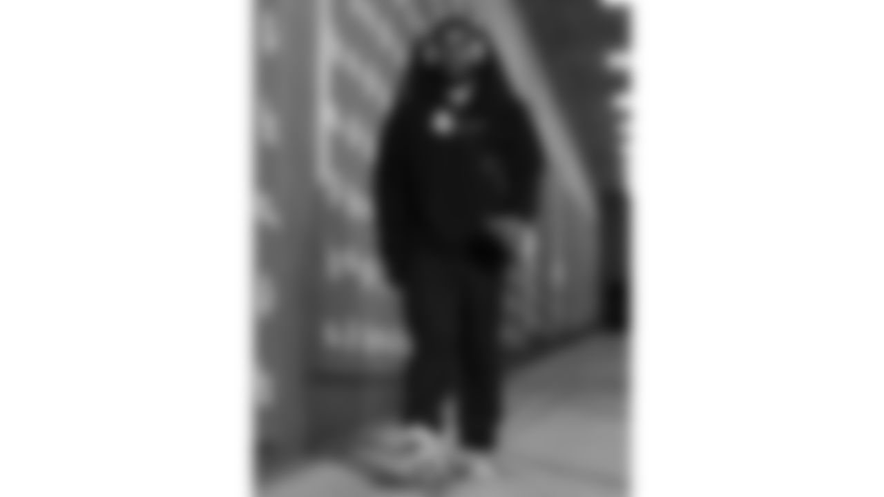 Kansas City Chiefs linebacker Nick Bolton (32) arrives prior to an NFL week 14 matchup against the Houston Texans, Sunday December 7, 2025.