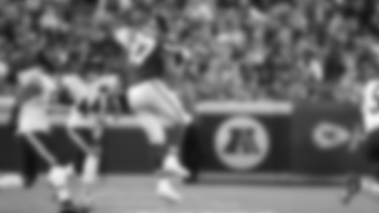Kansas City Chiefs tight end Travis Kelce (87) catches a pass during a preseason week 3 NFL football game against the Chicago Bears, Friday, August 22, 2025 in Kansas City, MO.