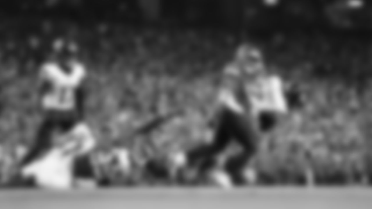 Kansas City Chiefs defensive back Chamarri Conner (27) makes a tackle during a week 8 NFL Football game against the Washington Commanders on Monday, October 27, 2025 in Kansas City, MO.