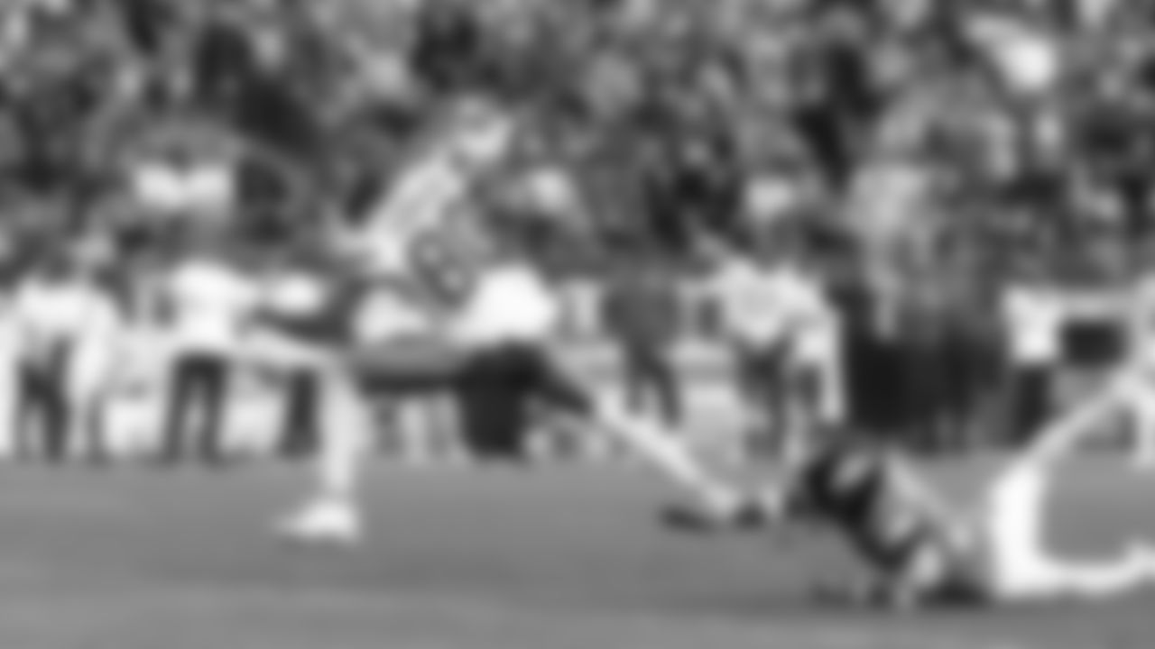 Kansas City Chiefs wide receiver Tyquan Thornton (80) makes a catch during a week 11 NFL Football game against the Denver Broncos on Sunday, November 16, 2025 in Denver, Colorado.