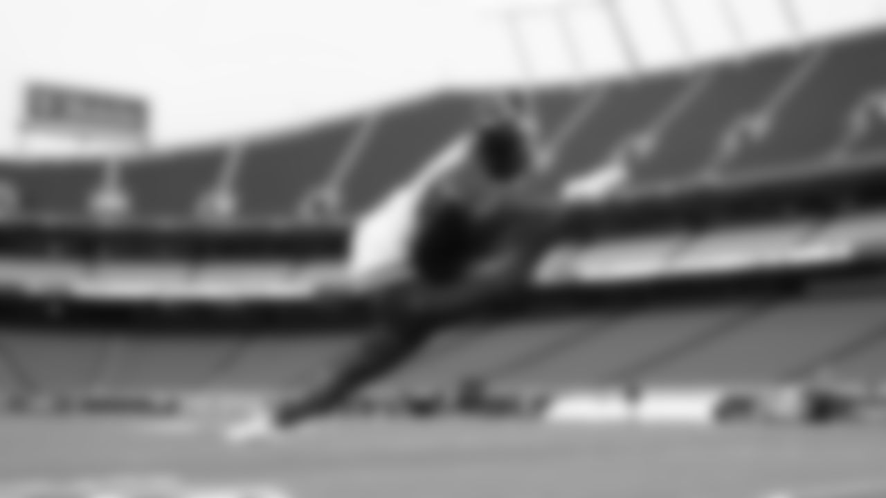 A Kansas City Chiefs Cheerleader before a week 8 NFL football game against the Washington Commanders, Monday, October 27, 2025, in Kansas City, MO.