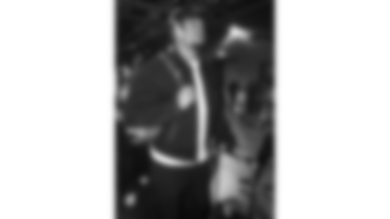 Kansas City Chiefs safety Bryan Cook (6) arrives prior to a week 13 NFL football game against the Dallas Cowboys on Thursday, November 27, 2025 in Arlington, TX.