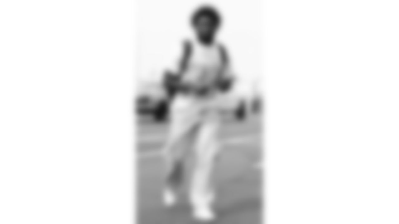 Kansas City Chiefs defensive back Kevin Knowles (38) arrives prior to a week 2 NFL Football game against the Philadelphia Eagles Sunday September 14, 2025.