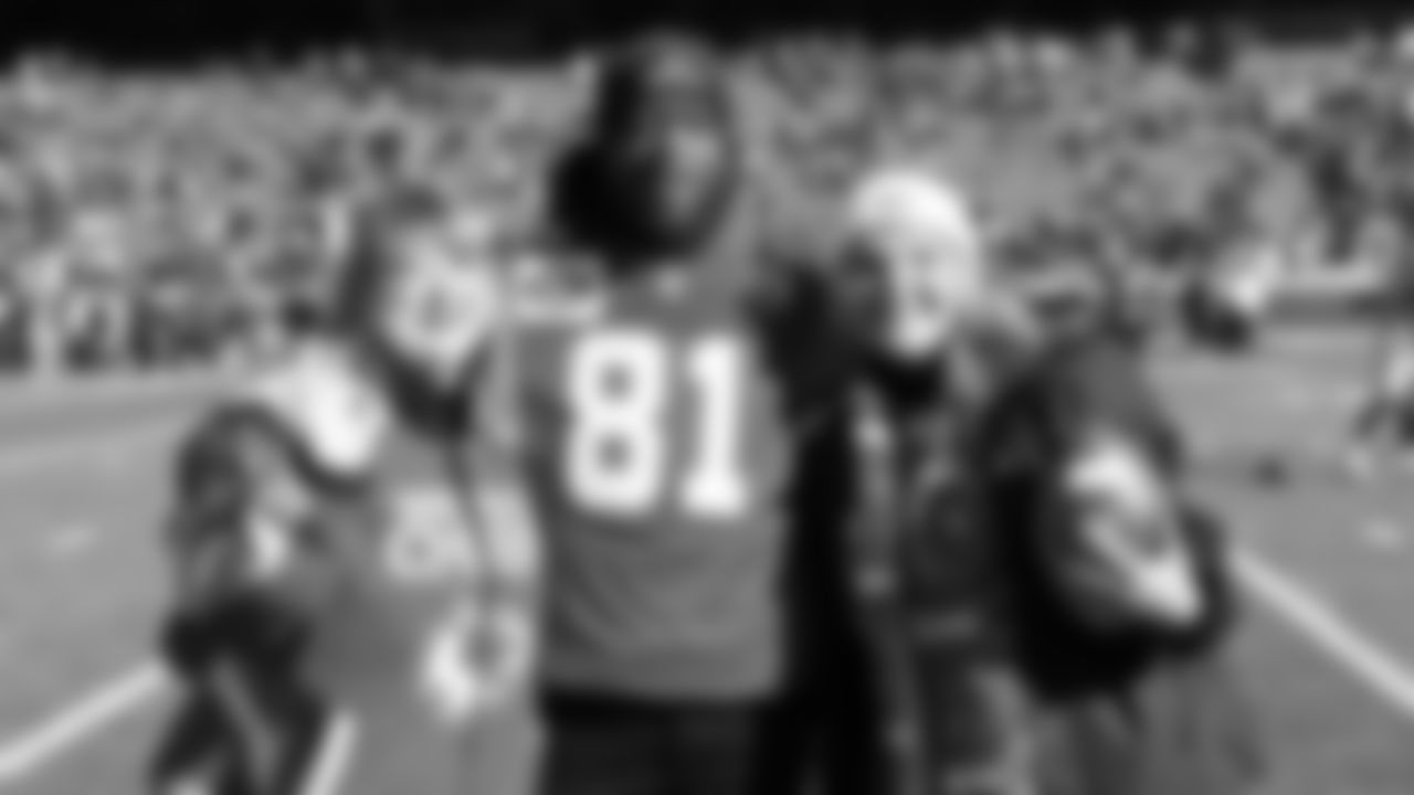 Legend Chris Penn with Teacher of the Year Kansas - Rachel Marlow and Teacher of the Year Missouri - Kimberly Sixta for the first pass prior to an NFL week 15 matchup against the Los Angeles Chargers, Sunday December 14, 2025.