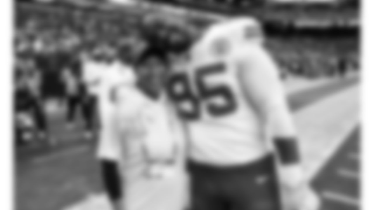 Kansas City Chiefs defensive tackle Chris Jones (95) poses with an NFL employee prior to a week 18 game against the Las Vegas Raiders on Sunday, January 3, 2026.