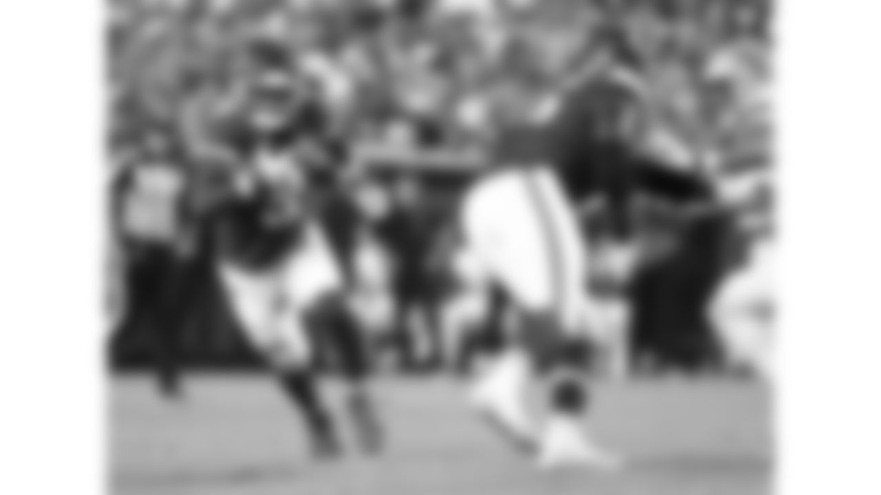 Kansas City Chiefs wide receiver JuJu Smith-Schuster (9) runs the ball during the week 6 NFL football game against the Detroit Lions, Sunday, October 12, 2025 in Kansas City, MO.