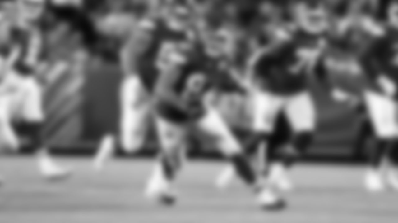 Kansas City Chiefs tight end Travis Kelce (87) runs the ball during a week 6 NFL Football game against the Detroit Lions on Sunday, October 12, 2025 in Kansas City, MO.