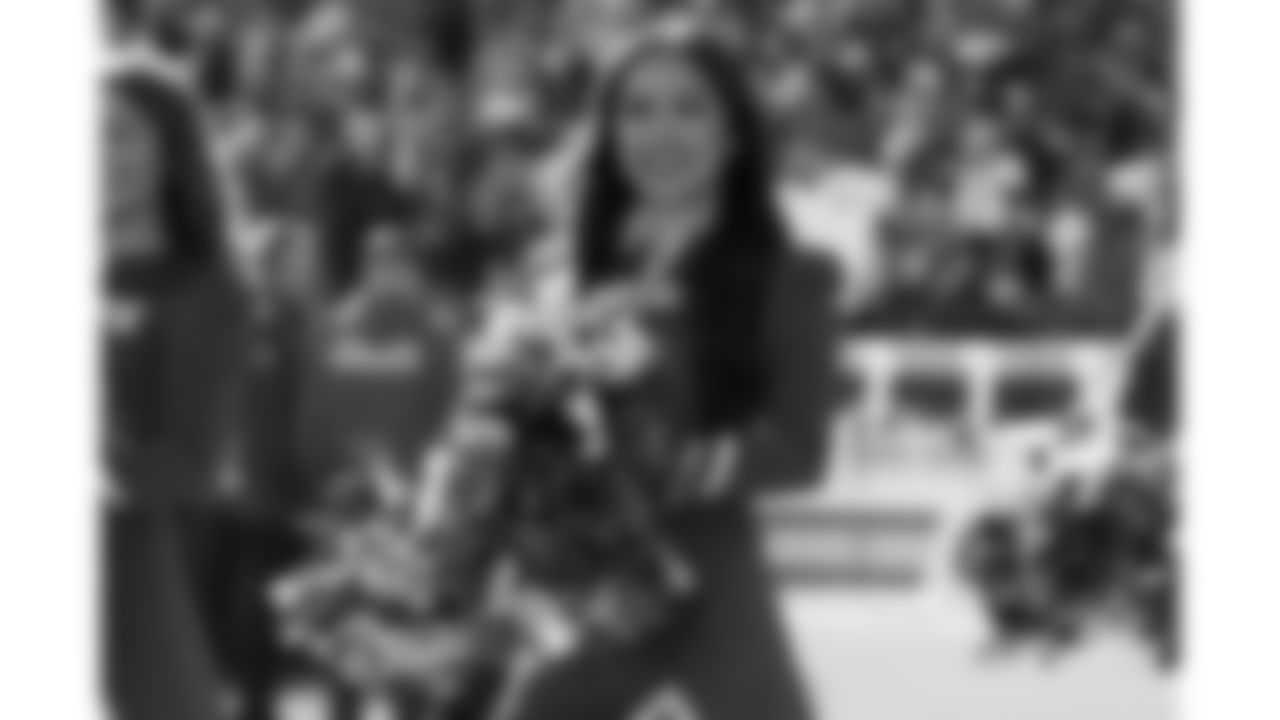 A Kansas City Chiefs Cheerleader before a week 12 NFL football game against the Indianapolis Colts, Sunday, November 23, 2025 in Kansas City, MO.