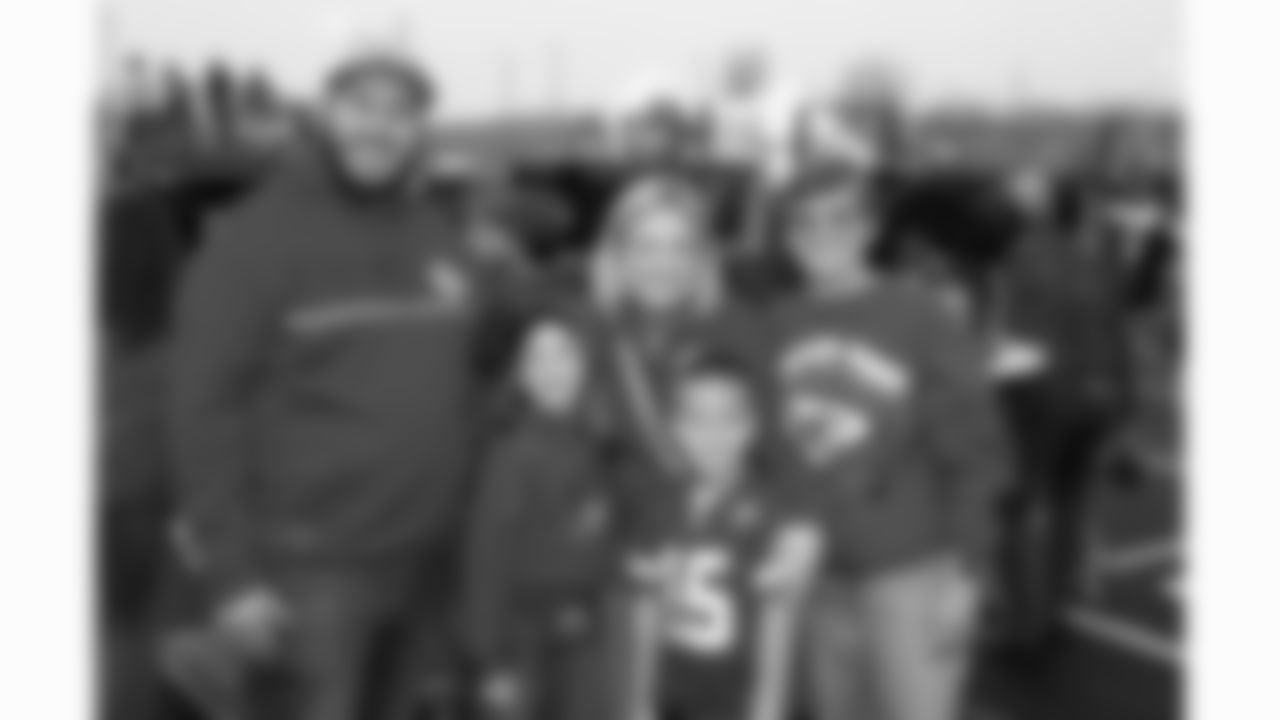 Kansas City Chiefs fans pose together prior to a week 17 NFL football game against the Denver Broncos, Thursday, December 25, 2025 in Kansas City, MO.