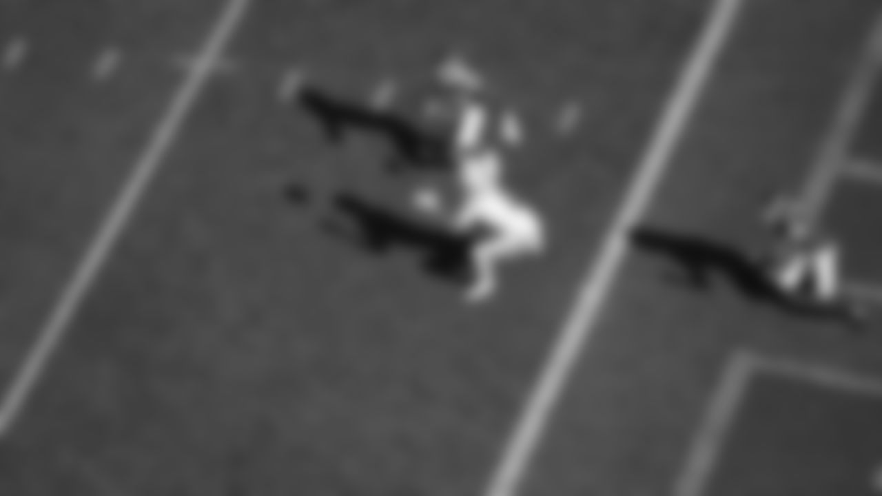 Indianapolis Colts wide receiver Michael Pittman Jr. (11) catches the ball during a week 12 NFL football game against the Kansas City Chiefs, Sunday, November 23, 2025 in Kansas City, MO.