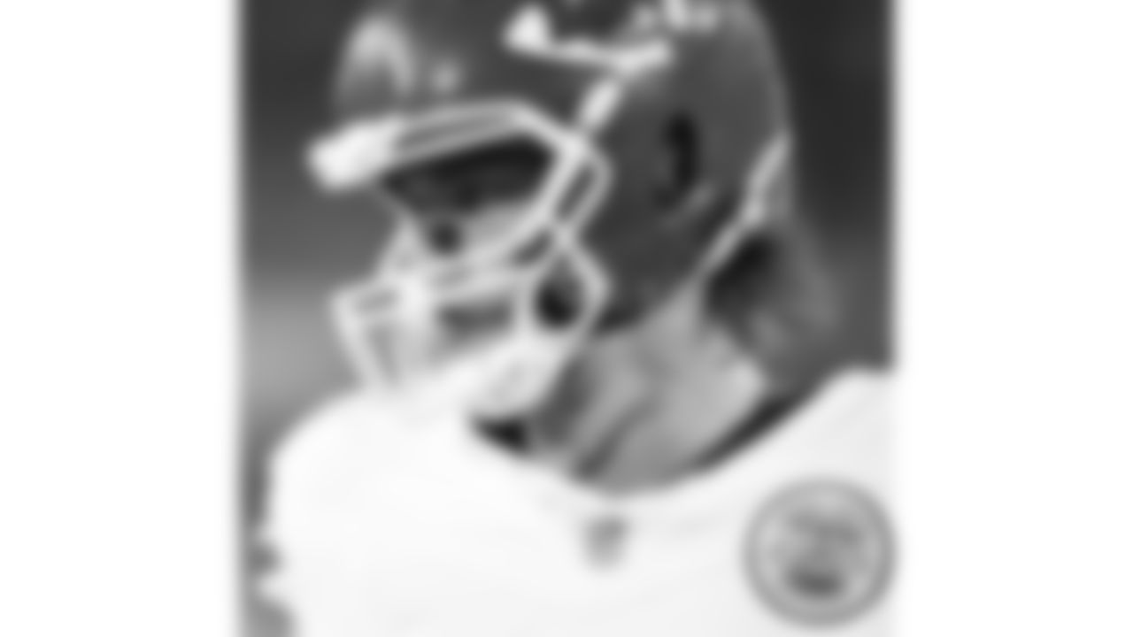 Kansas City Chiefs tight end Robert Tonyan (85) looks on prior to the week 5 NFL football game against the Jacksonville Jaguars, Monday, October 6, 2025 in Jacksonville, FL.