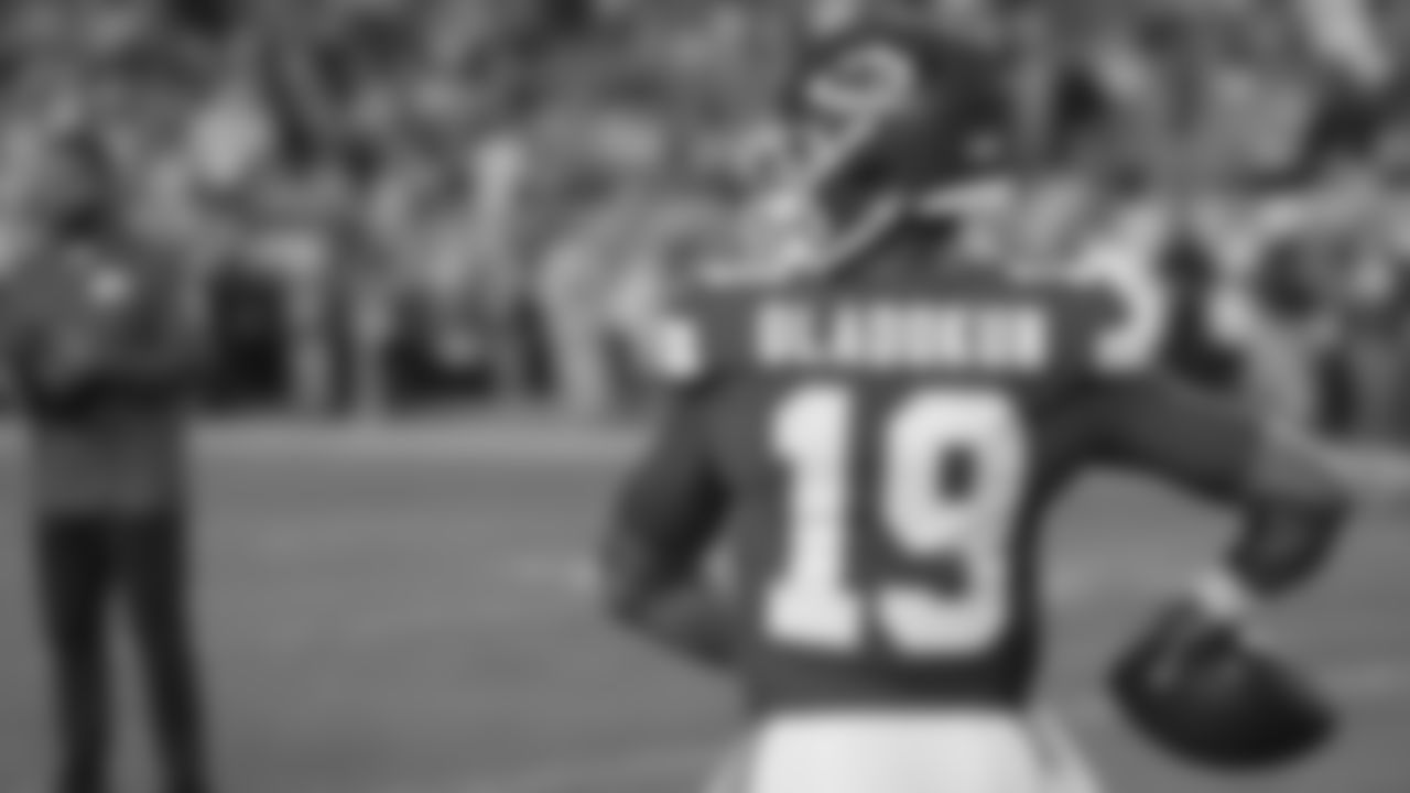 Kansas City Chiefs quarterback Chris Oladokun (19) warms up prior to an NFL week 17 matchup against the Denver Broncos, Thursday, December 25, 2025.