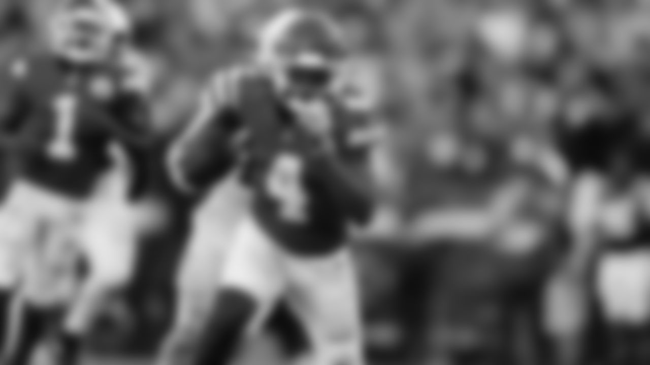 Kansas City Chiefs wide receiver Rashee Rice (4) runs for a first down in overtime during a week 12 NFL Football game against the Indianapolis Colts on Sunday, November 23, 2025 in Kansas City, MO