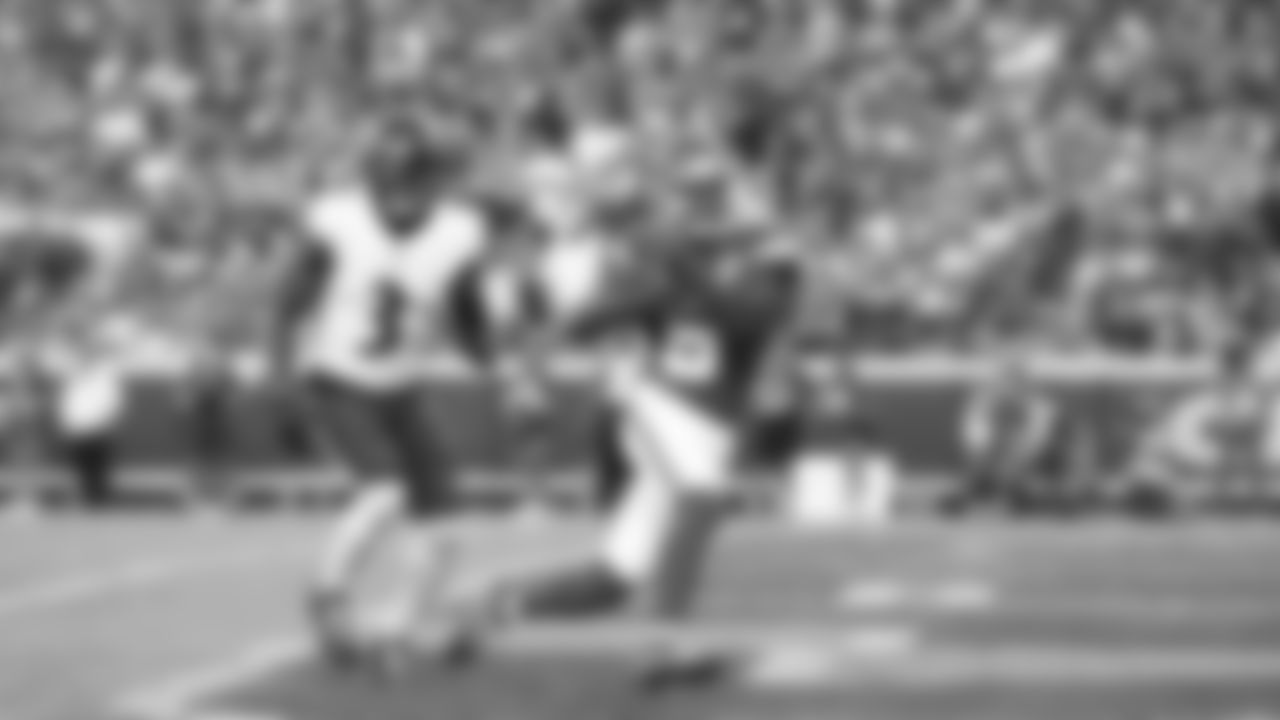 Kansas City Chiefs wide receiver Hollywood Brown (5) catches the ball in the end zone in front of Baltimore Ravens cornerback Chidobe Awuzie (3) during the week 4 NFL football game, Sunday, September 28, 2025 in Kansas City, MO.