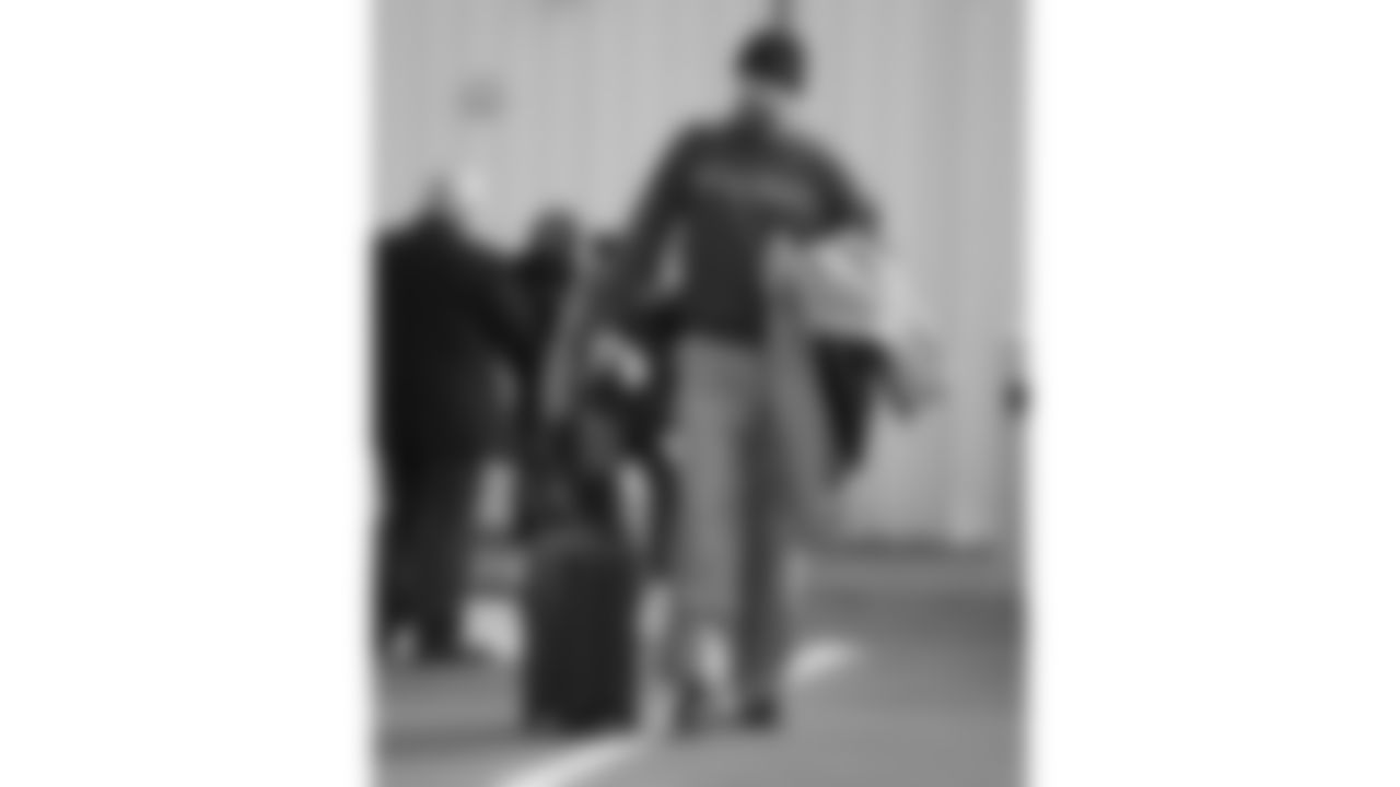 Kansas City Chiefs tight end Travis Kelce (87) travels for a week 16 matchup with the Tennessee Titans Saturday December 20, 2025.