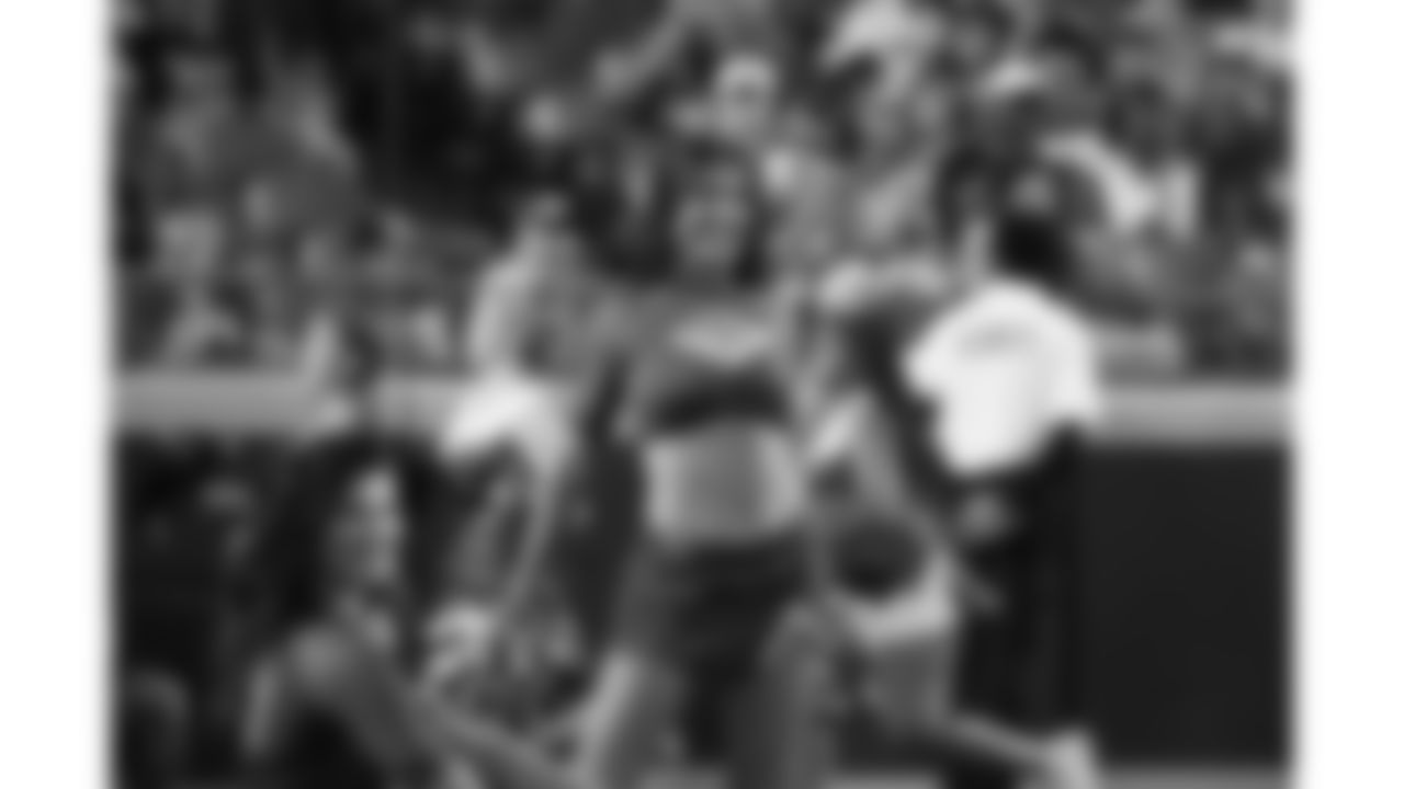 Kansas City Chiefs Cheerleaders during a preseason week 3 NFL football game against the Chicago Bears, August 22, 2025 in Kansas City, MO.