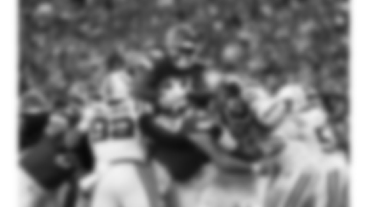 Kansas City Chiefs Kareem Hunt carries the ball into the end zone during a week 12 NFL football game against the Indianapolis Colts, Sunday, November 23, 2025 in Kansas City, MO.