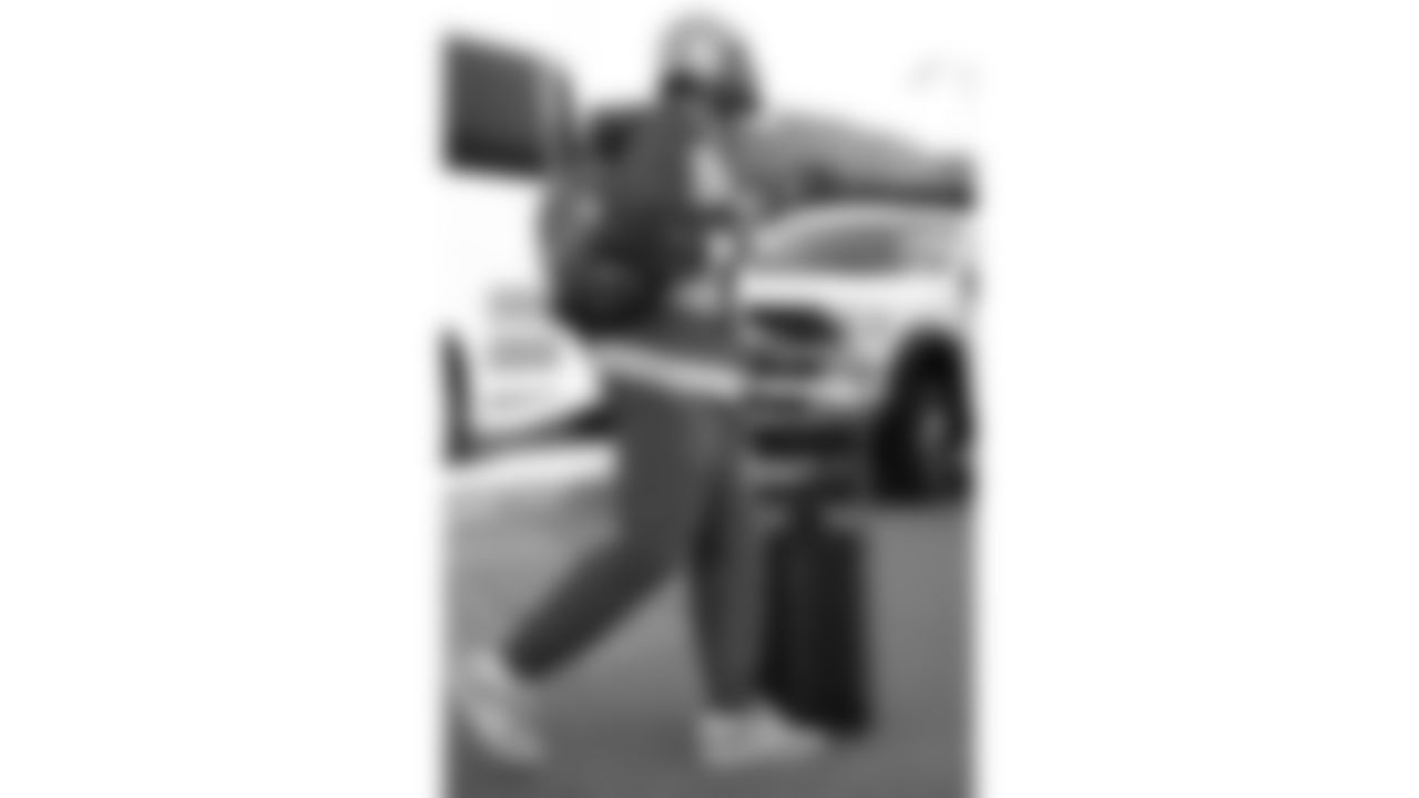 Kansas City Chiefs safety Bryan Cook (6) arrives prior to a week 9 NFL football game against the Buffalo Bills, Sunday, November 2, 2025 in Buffalo, NY