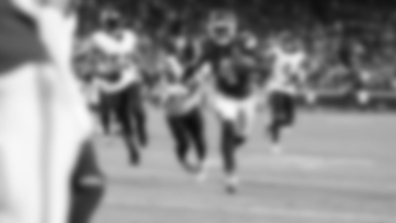 Kansas City Chiefs wide receiver Rashee Rice (4) runs the ball during a week 8 NFL Football game against the Washington Commanders on Monday, October 27, 2025 in Kansas City, MO.
