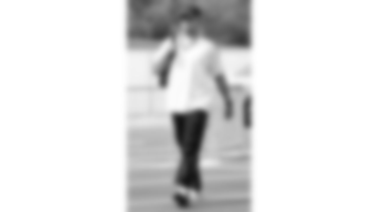 Kansas City Chiefs quarterback Patrick Mahomes (15) arrives prior to a week 2 NFL Football game against the Philadelphia Eagles Sunday September 14, 2025.