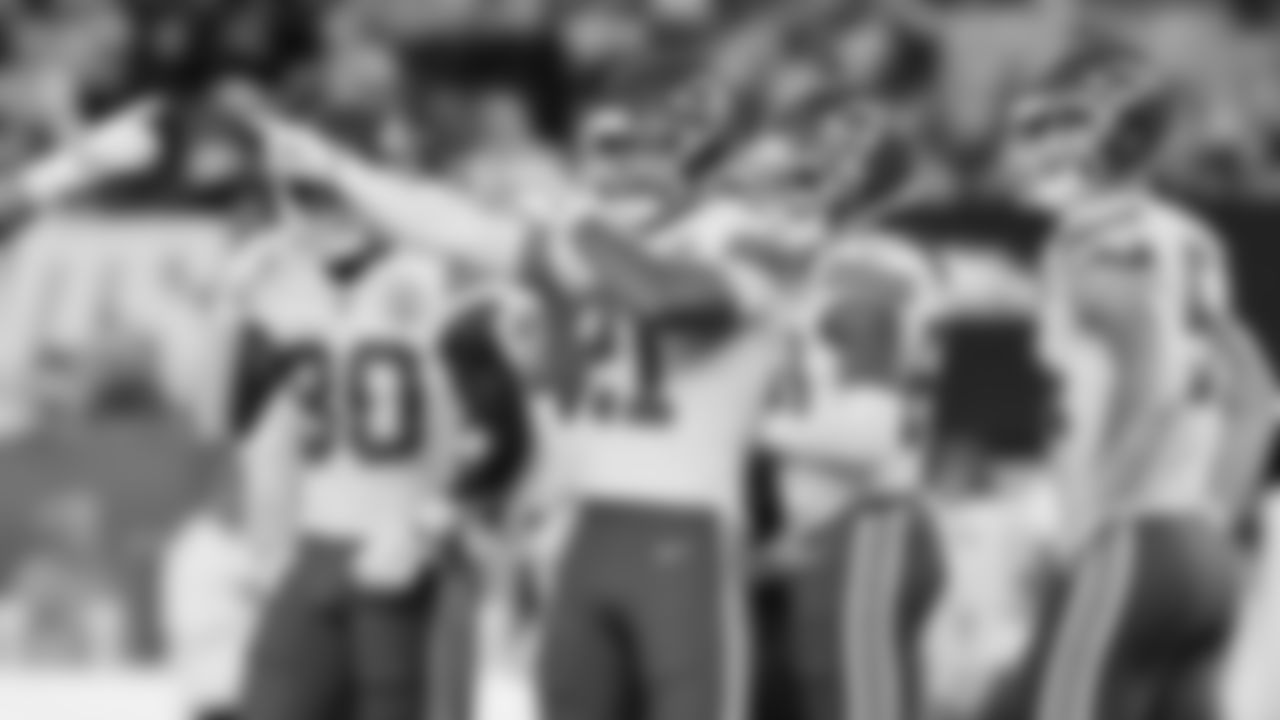 Kansas City Chiefs defensive back Jaden Hicks (21) gestures during the week 3 NFL football game against the New York Giants, Sunday, September 21, 2025 in East Rutherford, NJ.