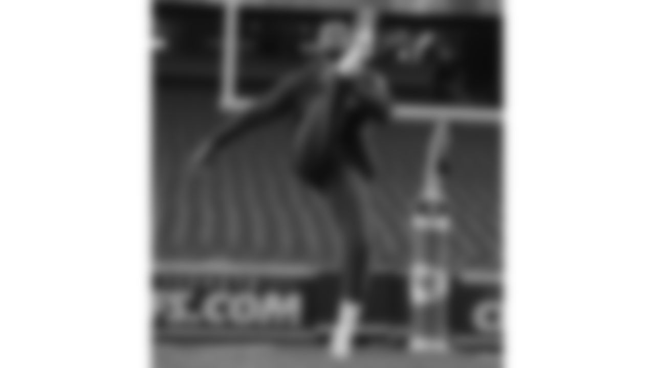 Kansas City Chiefs quarterback Chris Oladokun (19) warms up prior to an NFL week 17 matchup against the Denver Broncos, Thursday, December 25, 2025.