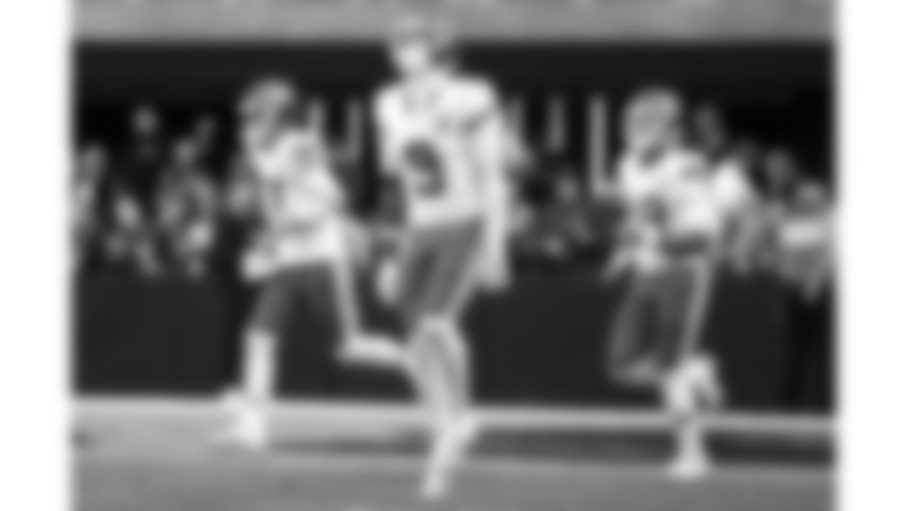 Kansas City Chiefs wide receiver JuJu Smith-Schuster (9) enters the field prior to a week 18 game against the Las Vegas Raiders on Sunday, January 3, 2026.