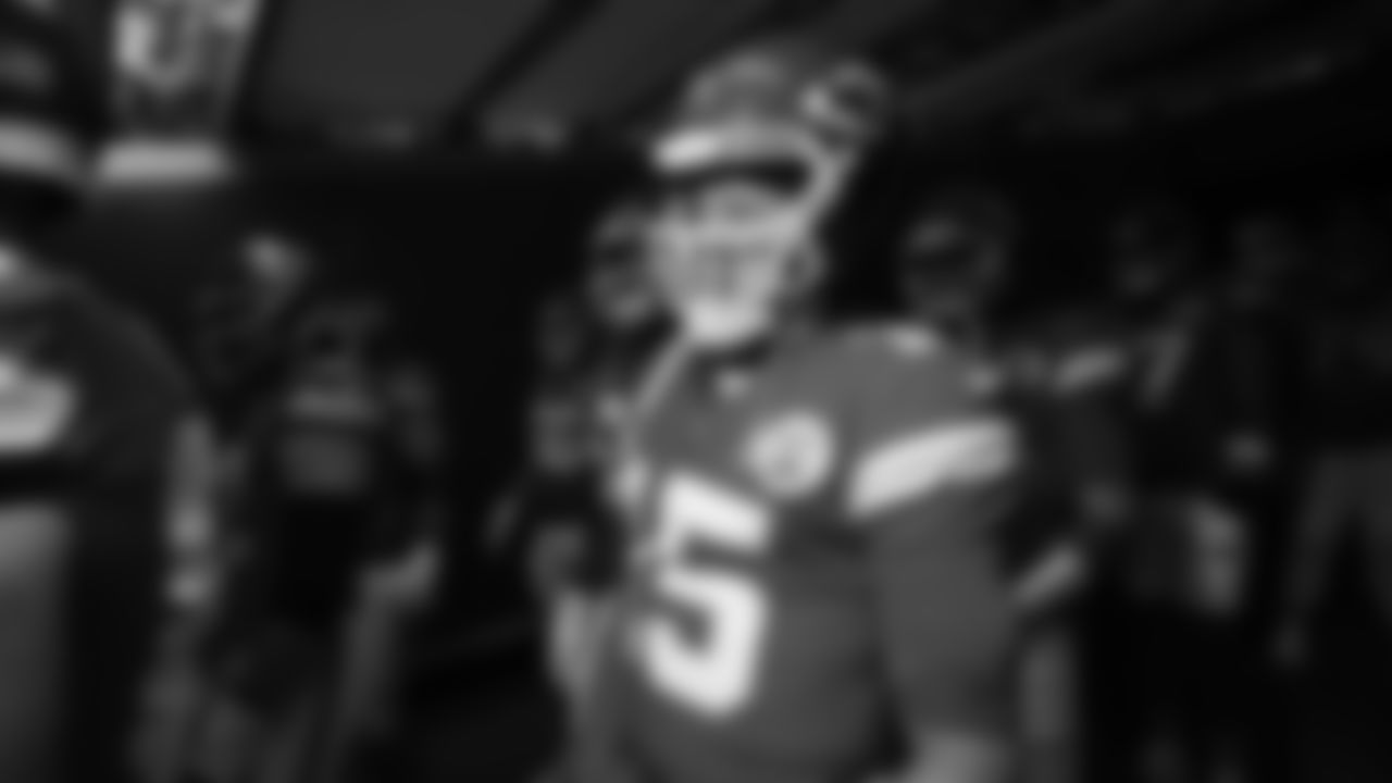 Kansas City Chiefs quarterback Patrick Mahomes (15) prior to the NFL Week 16 matchup against the Las Vegas Raiders on December 25, 2023.
