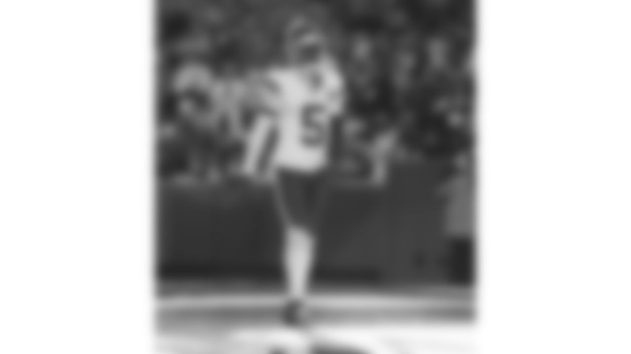 Kansas City Chiefs wide receiver Hollywood Brown (5) prior to a week 9 NFL football game against the Buffalo Bills, Sunday, November 2, 2025 in Buffalo, NY