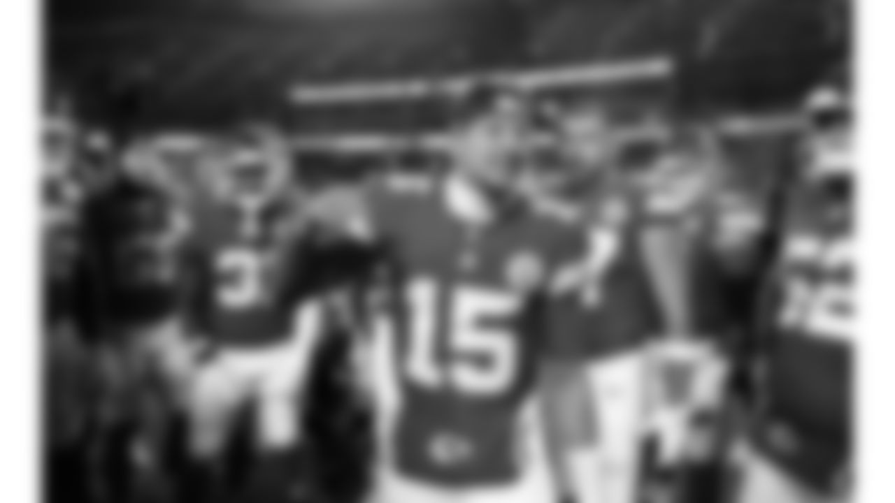 Kansas City Chiefs quarterback Patrick Mahomes (15) addresses the team on the field prior to a week 14 NFL football game against the Houston Texans, Sunday, December 7, 2025 in Kansas City, MO.