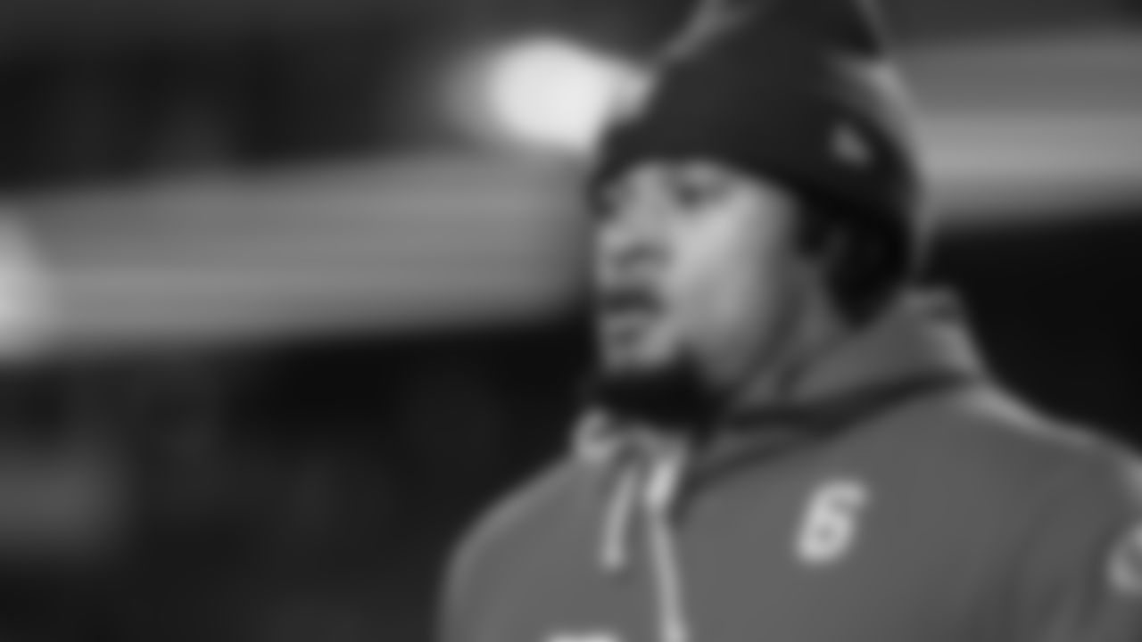 Kansas City Chiefs safety Bryan Cook (6) looks prior to an NFL week 14 matchup against the Houston Texans, Sunday December 7, 2025.