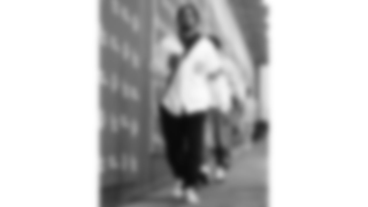 Kansas City Chiefs safety Bryan Cook (6) arrives prior to an NFL week 17 matchup against the Denver Broncos, Thursday, December 25, 2025.