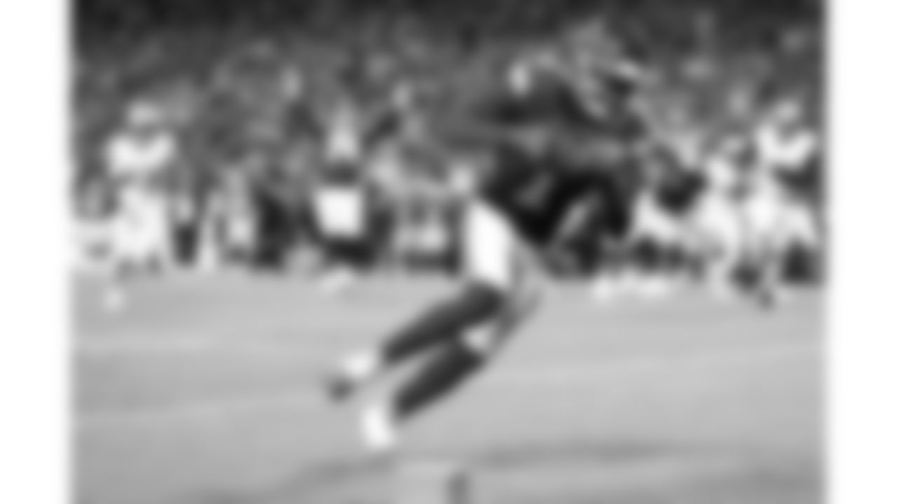 Kansas City Chiefs wide receiver Xavier Worthy (1) runs the ball into the end zone during the week 6 NFL football game against the Detroit Lions, Sunday, October 12, 2025 in Kansas City, MO.