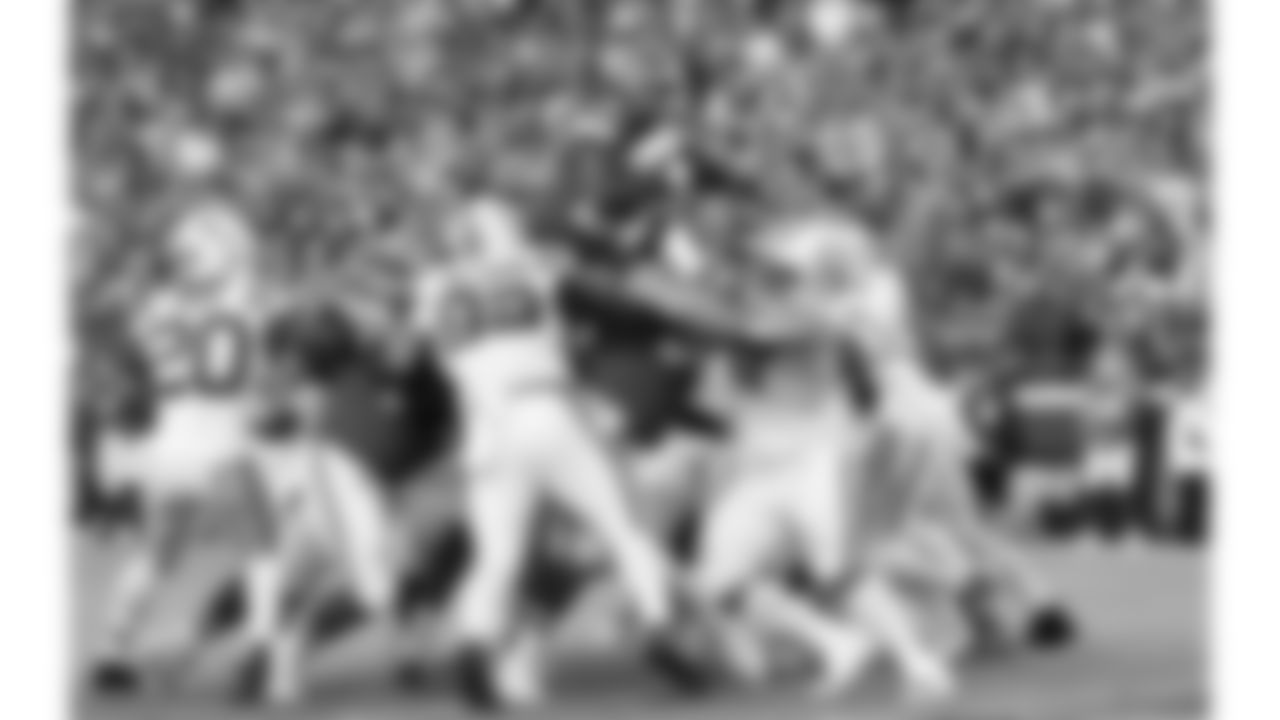 Kansas City Chiefs running back Kareem Hunt (29) carries the ball into the end zone during a week 12 NFL football game against the Indianapolis Colts, Sunday, November 23, 2025 in Kansas City, MO.