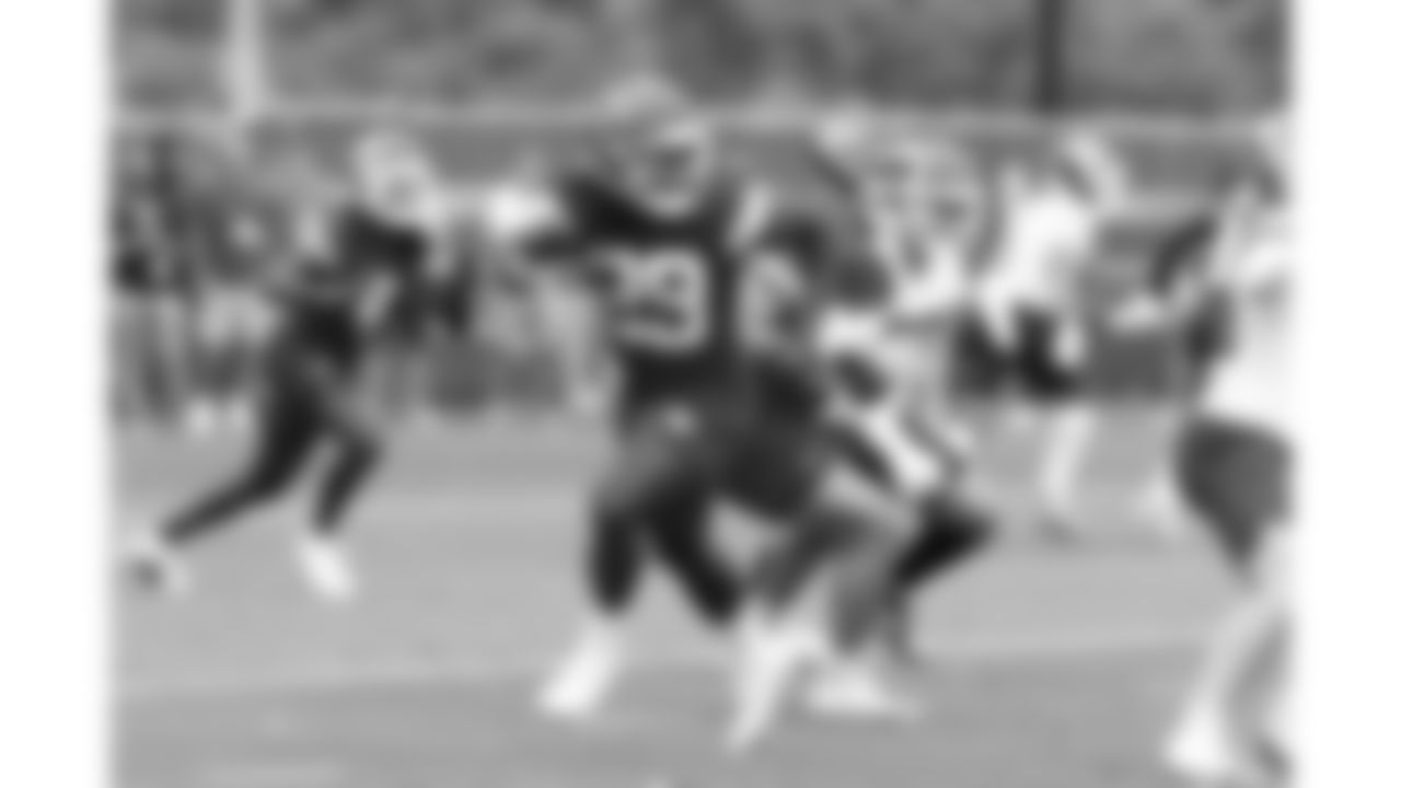 Kansas City Chiefs running back Kareem Hunt (29) practices during phase 3 of OTAs on Tuesday June 17, 2025 in Kansas City, MO.