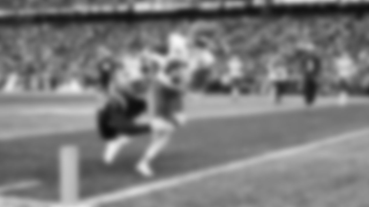 Kansas City Chiefs running back Jerick McKinnon (1) during the regular season Week 15 NFL Football Game in Foxborough, MA on Sunday, December 17, 2023.