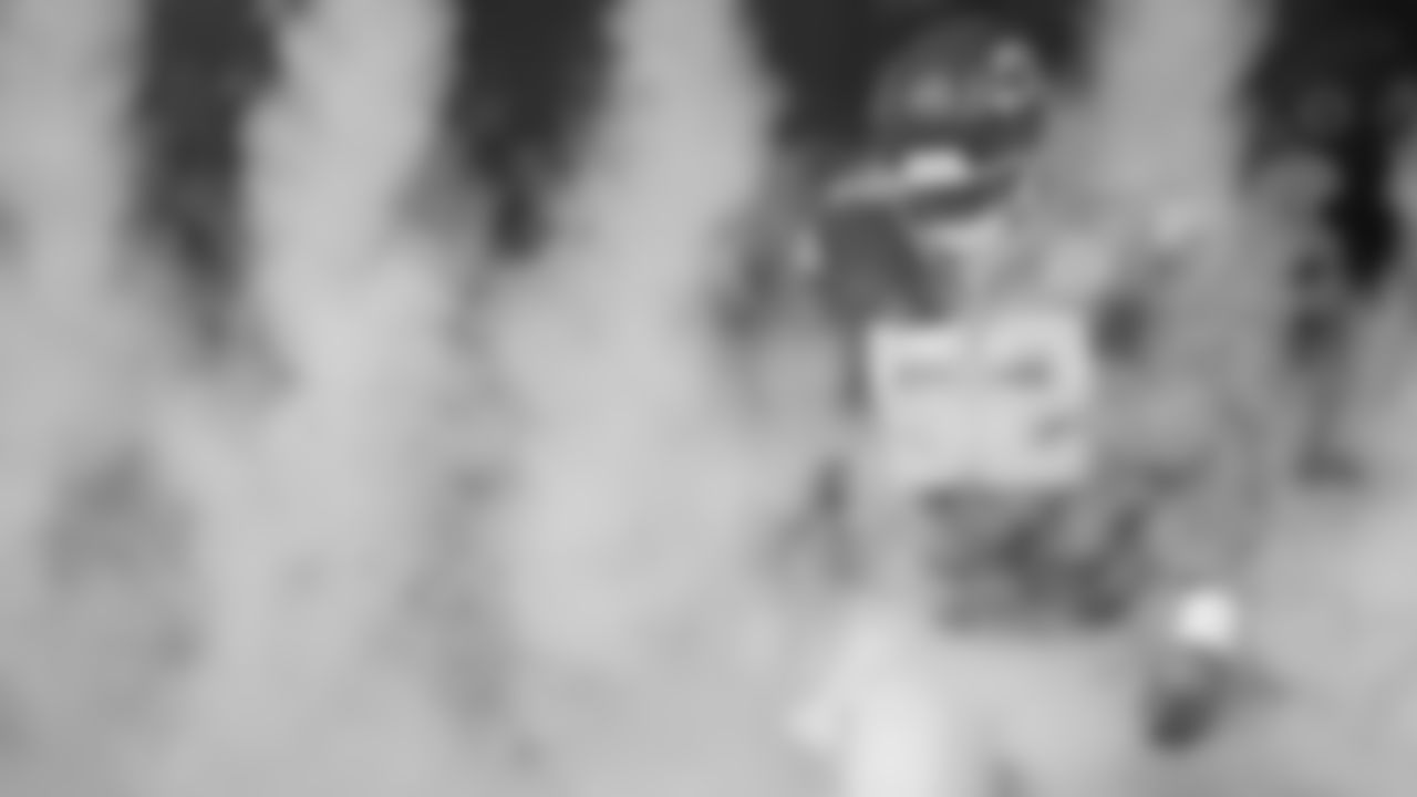 Kansas City Chiefs center Creed Humphrey (52) runs out from the tunnel prior to the week 2 NFL football game against the Philadelphia Eagles, Sunday, September 14, 2025 in Kansas City, MO.