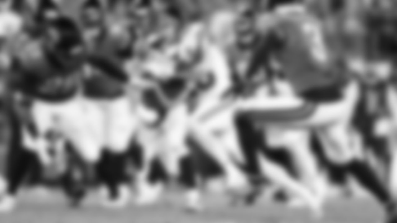 Kansas City Chiefs running back Isiah Pacheco (10) runs the ball during a week 5 NFL football game against the Jacksonville Jaguars, Monday, October 6, 2025, in Jacksonville, FL.