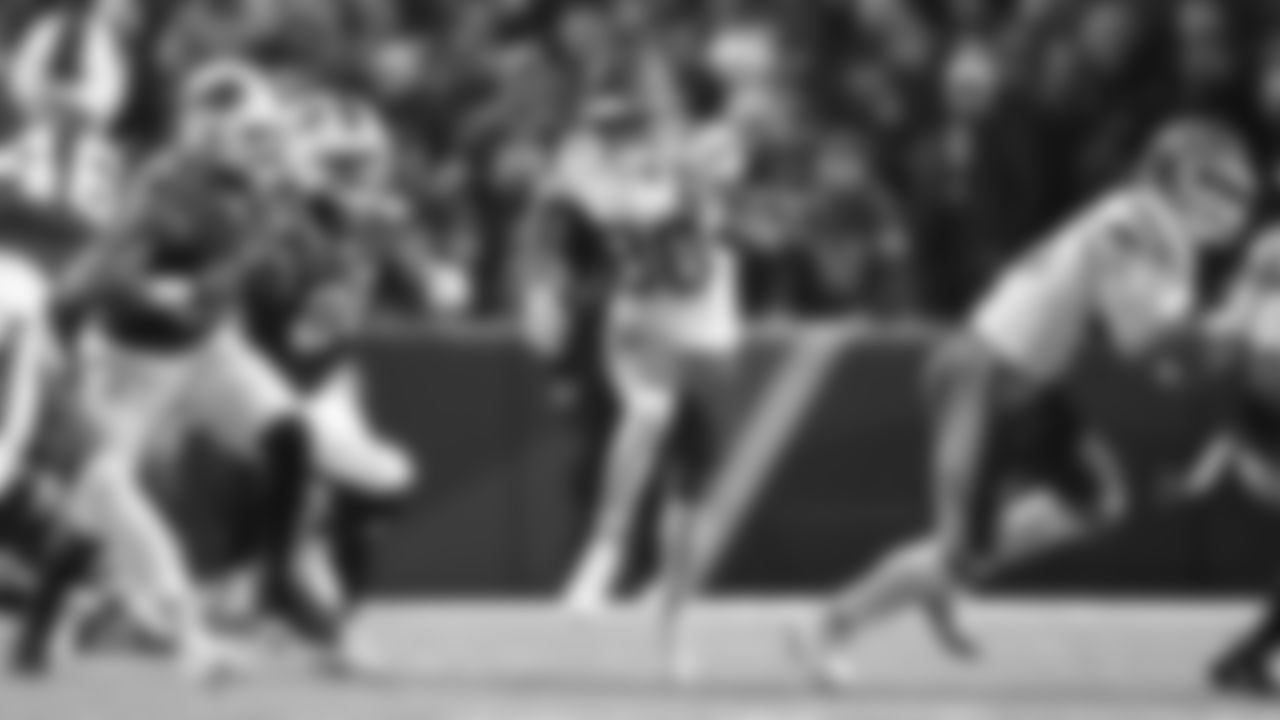 Kansas City Chiefs wide receiver Tyquan Thornton (80) returns a kick during a week 9 NFL football game against the Buffalo Bills, Sunday, November 2, 2025 in Buffalo, NY