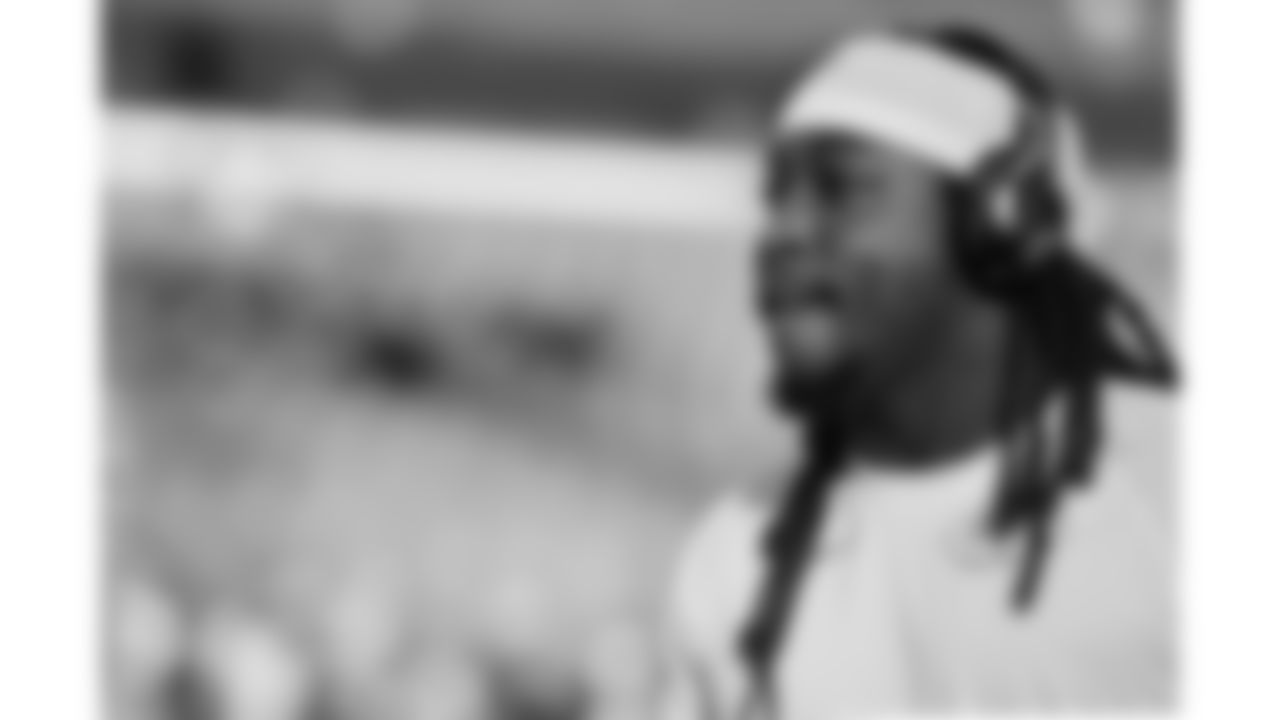 Kansas City Chiefs running back Kareem Hunt (29) prior to a week 9 NFL football game against the Buffalo Bills, Sunday, November 2, 2025 in Buffalo, NY