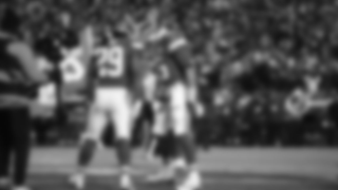 Running back Kareem Hunt (29) and Kansas City Chiefs quarterback Patrick Mahomes (15) celebrate a touchdown during an NFL week 14 matchup against the Houston Texans, Sunday December 7, 2025.