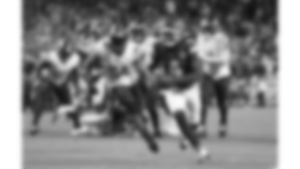 Kansas City Chiefs wide receiver Rashee Rice (4) runs with the ball during a week 8 NFL Football game against the Washington Commanders on Monday, October 27, 2025 in Kansas City, MO.